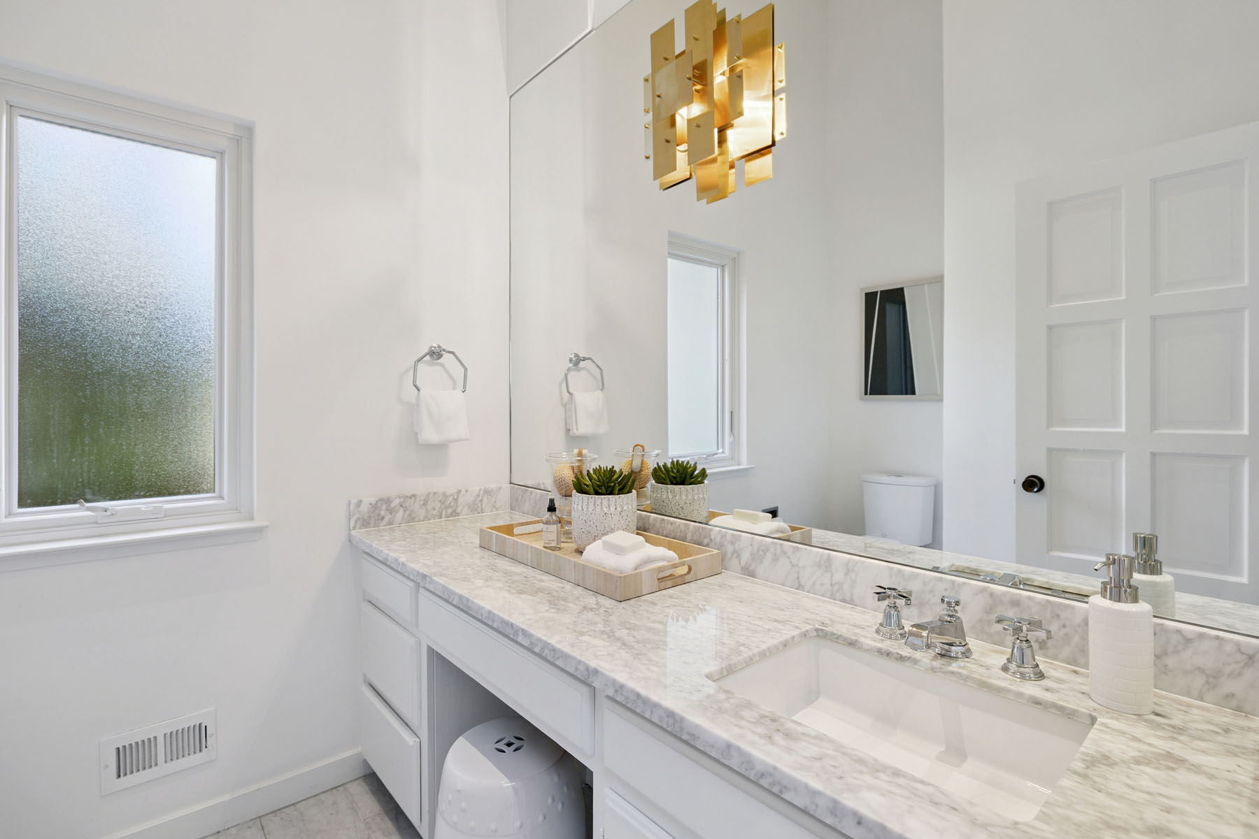 143-6-friars-lane.85146.p4k.065